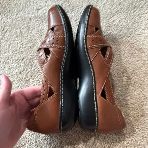 Clarks Brown Leather Women's Loafers Closed Toes Women's Size 9.5 Dressy - Picture 8 of 10